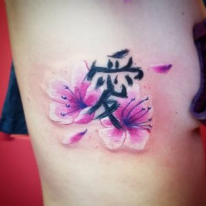 Fiori di ciliegio tatuaggio scritta giapponese