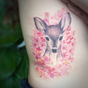 Tattoo fiori di ciliegio cerbiatto