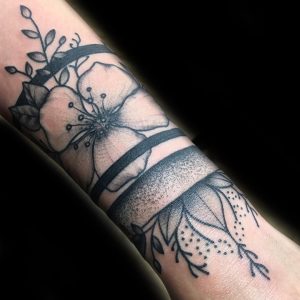 Tattoo fiori di ciliegio linee nere