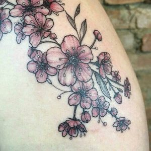 Tatuaggio fiori di ciliegio