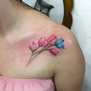 tatuaggio tulipano eterei by @manibroowns