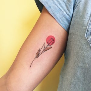 tatuaggio tulipano rosso by @takemymuse