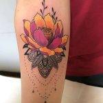 tattoo fiore di loto colori mehndi by @fabrik_ink