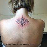 tattoo fiore di loto linee by @olly_tattoo
