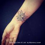 tattoo fiore di loto linee nere by @simona.nacar