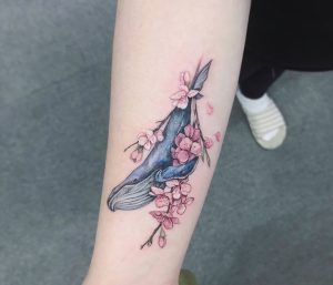 tattoo fiore di pesco balena by @tattooist_ara