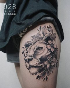 tattoo fiore di pesco leone by @josiewwwww
