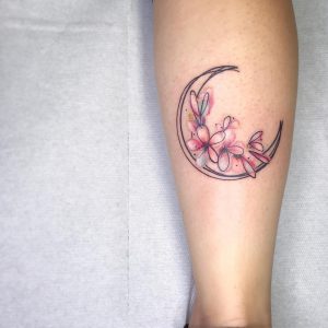 tattoo fiore di pesco luna by @sonia_tessari