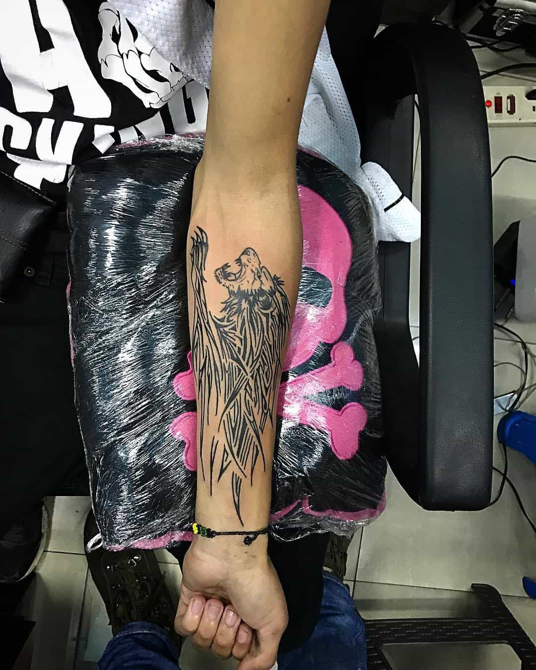 tatuaggio leone tribale