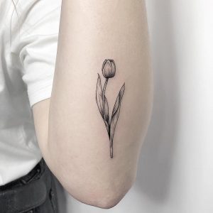 tulipano tattoo by @ettoredolmetti_tattoo