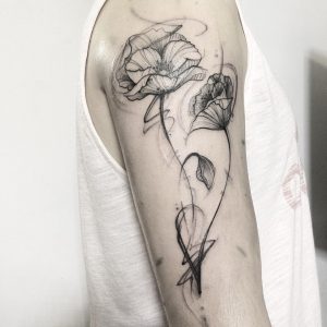tulipano tattoo by @lauritasharpz_tattoo