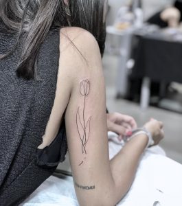tulipano tattoo by @llemall