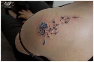 tatuaggio soffione blu by @florentina_gloria_tattooer
