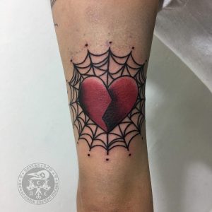 ragnatela-tattoo-cuore-by-@agathacrow.1723
