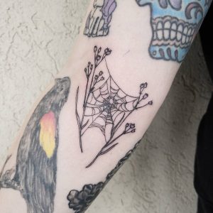 ragnatela-tattoo-fiori-by-@cc_tattoos