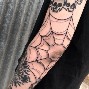 stylized-tattoo-spiderweb-by-@livarnfieldtattoos