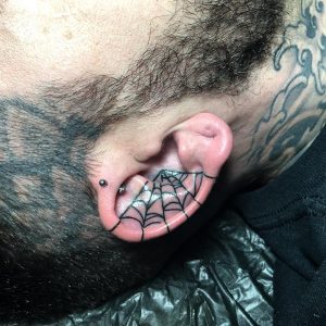 tattoo-orecchio-spiderweb-by-@steph_ozzy