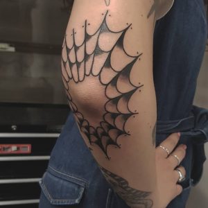 tattoo-ragnatela-forma-di-cuore-by-@rios.tattoos-1