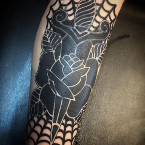 tattoo-spiderweb-blackwork-by-@steph_ozzy