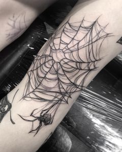 tattoo-spiderweb-by-@kerrygentletattoo