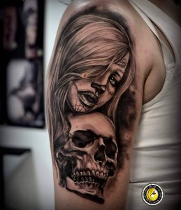 Tattoo teschio donna chicana