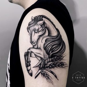 tattoo-cavallo-black-and-gray-by-@v_tattoo_x_blackwork