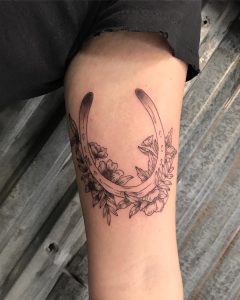 tattoo-cavallo-by-@buffaloalicetattoo