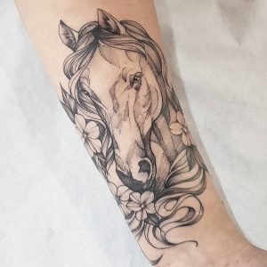 tattoo-cavallo-by-@karoldiastattooist