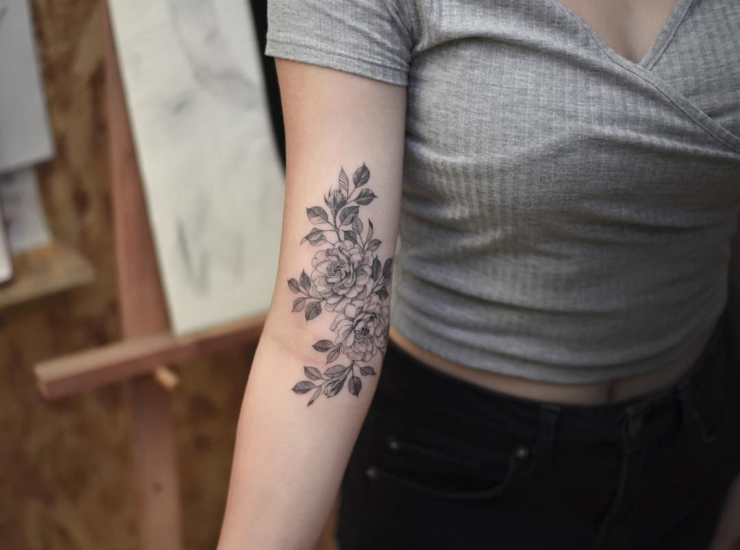 tatuaggi fiori sul braccio