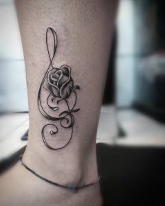 chiave di violino tattoo by @federica_mirai