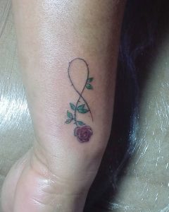 fiore stilizzato tattoo by @dannyalcn