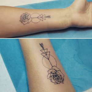 fiore stilizzato tattoo by @laiguillenoire