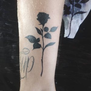 fiore stilizzato tatuaggio by @dannyalcn
