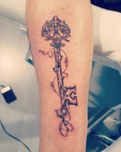 tattoo chiave con fiocco by @makeartcofeltre_tattoo