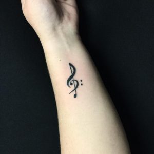 tattoo chiave di violino e di basso by @arrigooldtattooer