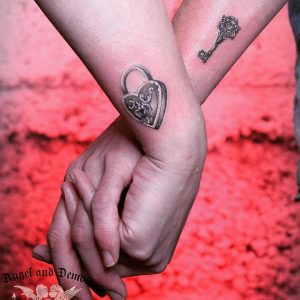 tattoo coppia lucchetto by @angelanddemontattoo