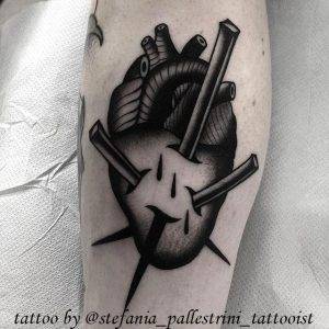 tattoo-cuore-chiodi-by-@stefania_pallestrini_tattooist