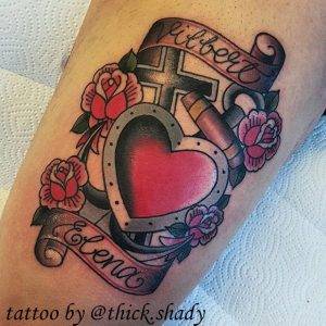 tattoo-cuore-croce-scritte-by-@thick.shady