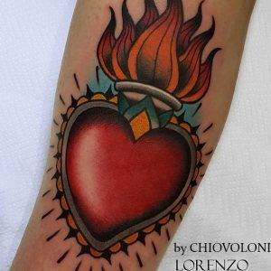 tattoo-cuore-fiamme-by-@lorenzo_chiovoloni_tattooer