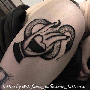 tattoo-cuore-serpente-by-@stefania_pallestrini_tattooist
