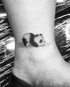 panda tattoo caviglia
