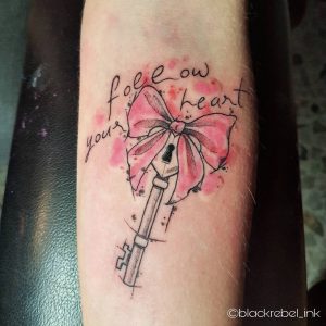 tatuaggio chiave con fiocco by @blackrebel_ink
