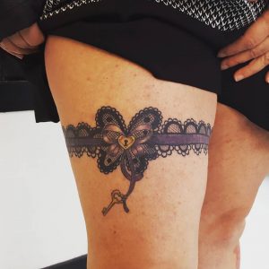 tatuaggio chiave con fiocco by @makeartcofeltre_tattoo
