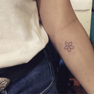 tatuaggi fiori stilizzati