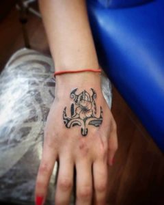 tattoo tribali mano by @varua_tattooshop