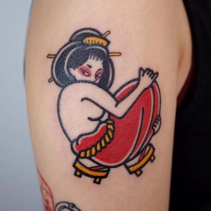 geisha pin up tattoo by @yoon.tattoo