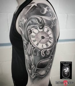 tattoo orologio con maschera