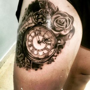 tattoo orologio con rose