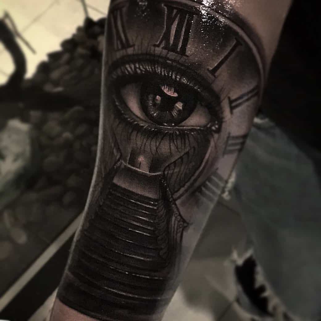 tattoo orologio occhio scala