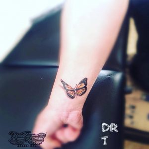 tattoo-farfalla-polso-by-@dr_t_tattoo